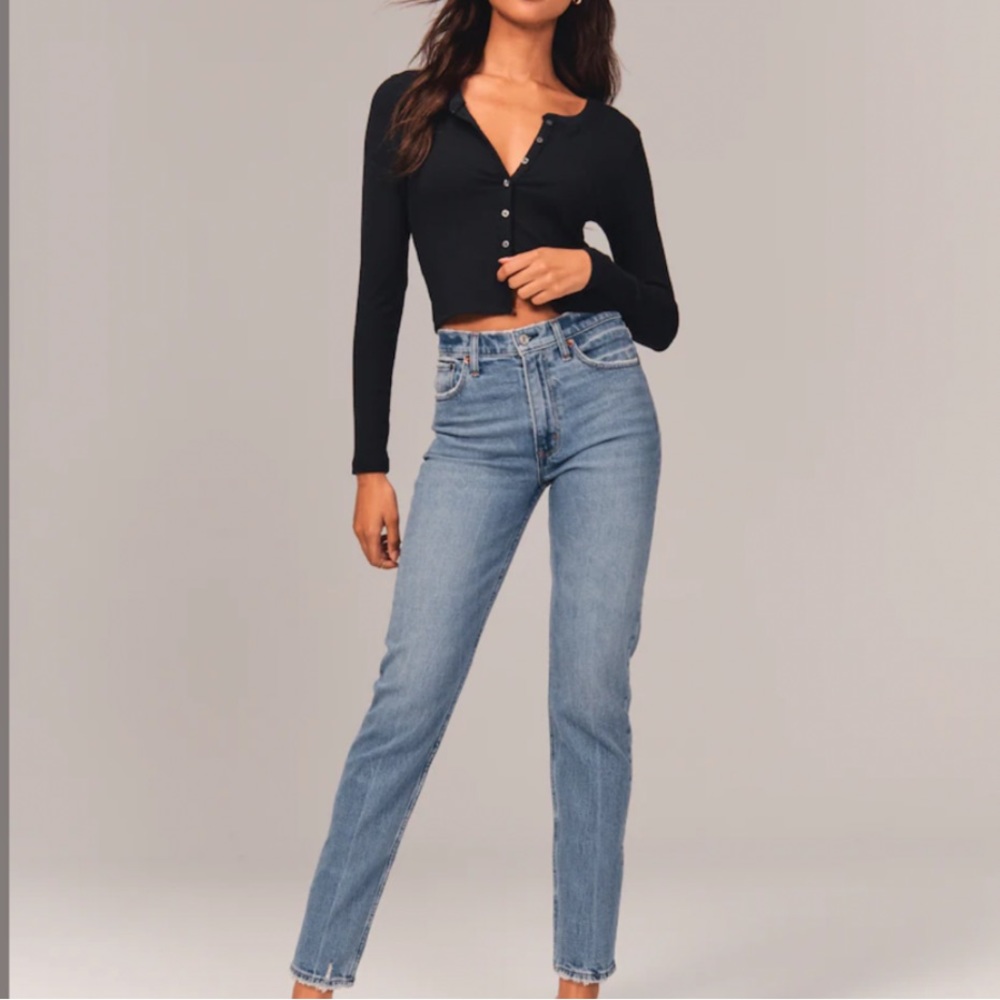 ✨Abercrombie High Rise Mom Jeans 25✨